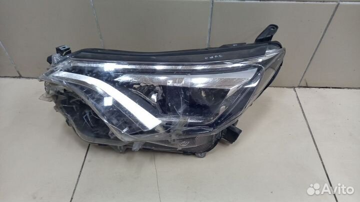 Фара передняя левая Toyota RAV4