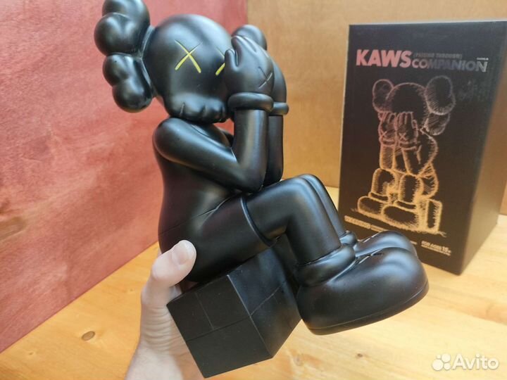 Kaws фигурка Кавс большая 28см Passing Through