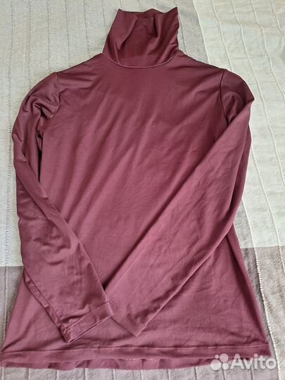 Продаются водолазки женские