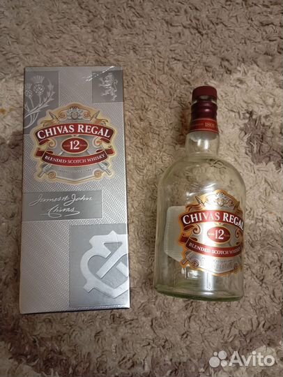 Бутылка и коробка Chivas Regal 12