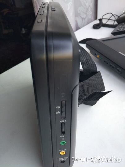 Мониторы на авто подголовники (новые ) Филипс