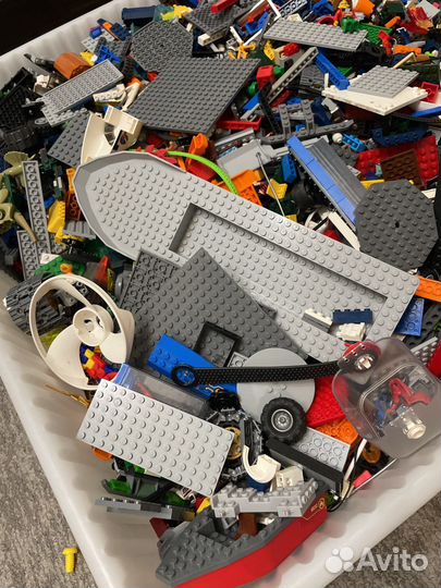 Lego россыпью, частично с инструкциями