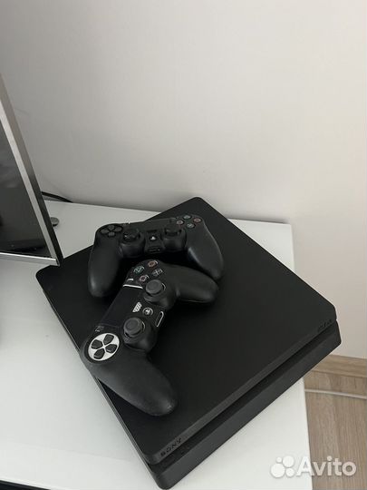 Sony PS4 slim 1tb + 2 джойстика и игры