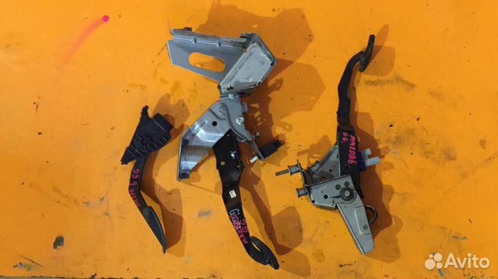 Педаль тормоза на Mazda 6 GG