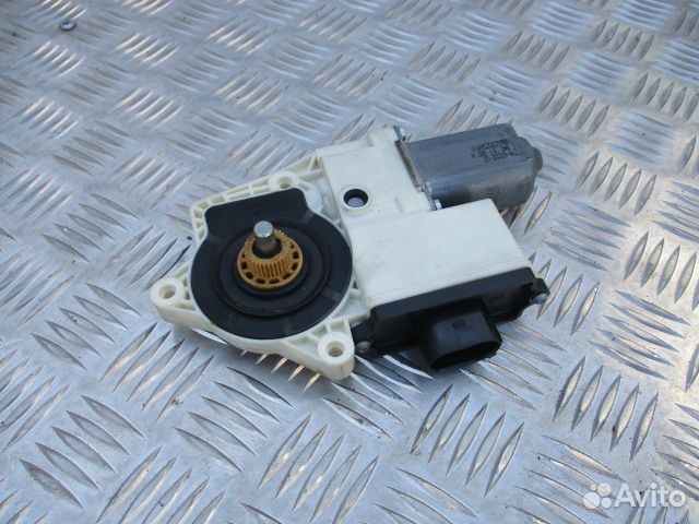 Моторчик стеклоподъемника правый MAN 81286016138