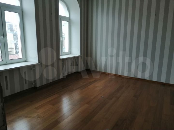 Аукцион: 8-к. квартира, 321 м², 4/5 эт.