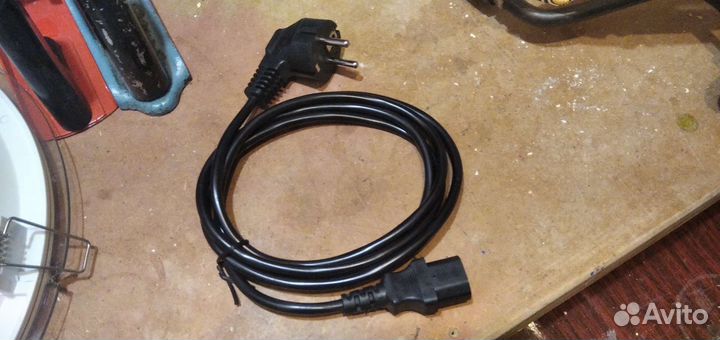 Кабель питания для компьютера