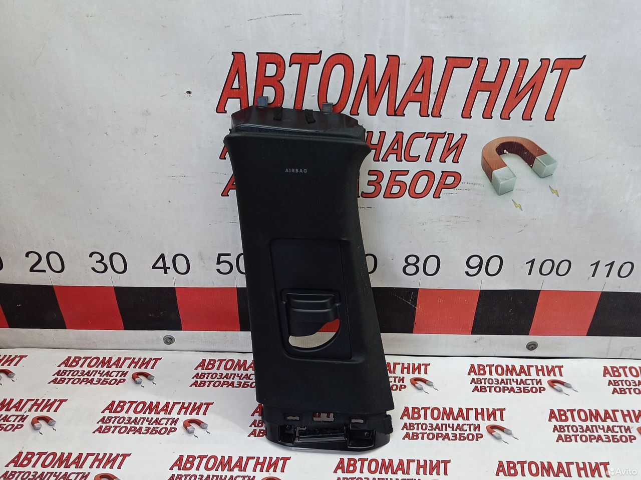 Обшивка центральной стойки левая Lixiang L9