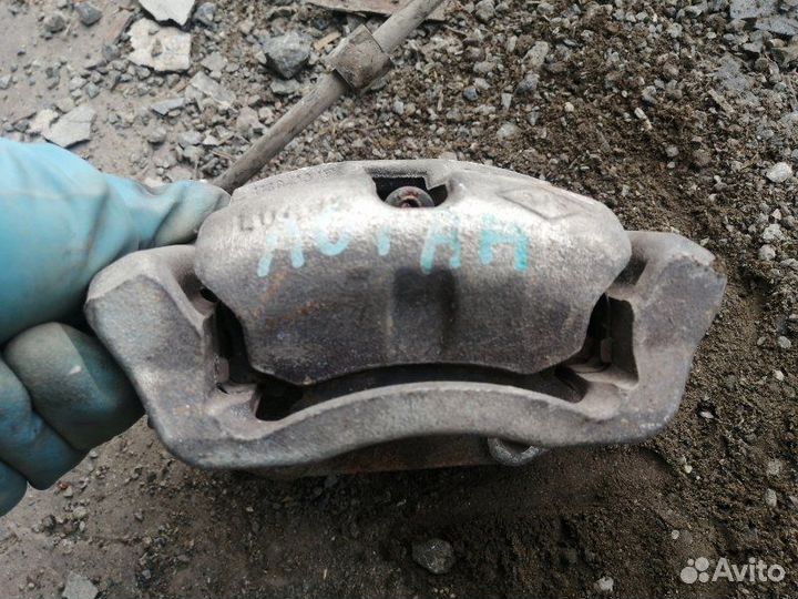 Суппорт передний правый Renault Logan LS1Y K4M