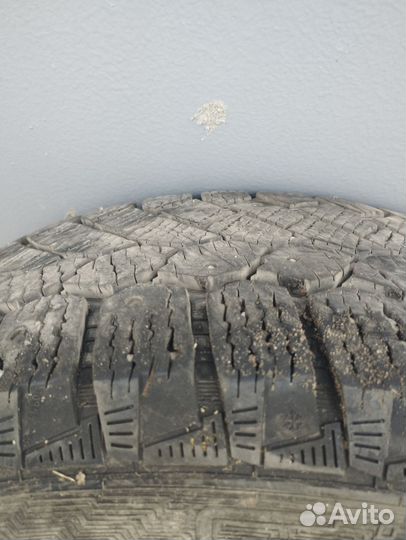 Gislaved Nord Frost 200 215/60 R17