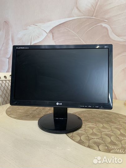Монитор LG 19