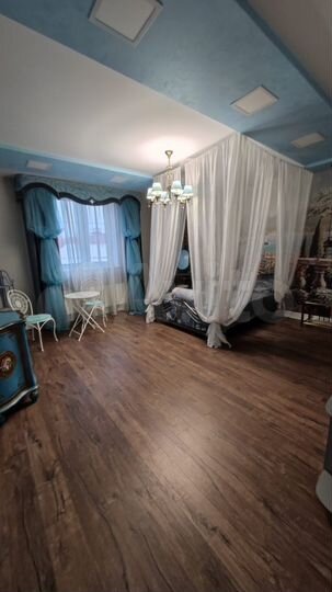 Дом 700 м² на участке 20 сот.