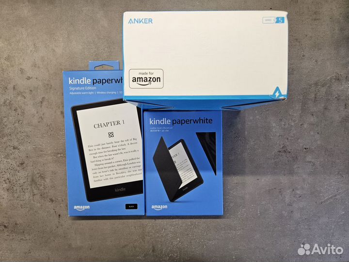 Amazon Kindle Paperwhite SE Essentials bundle