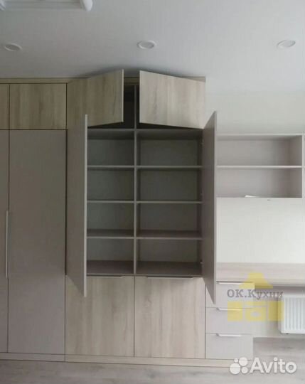 Шкаф с зеркалом