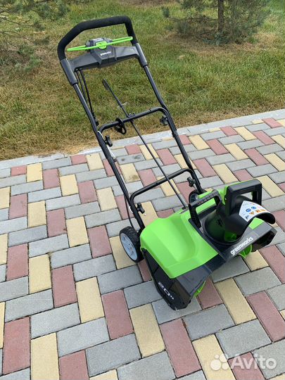 Продам снегоуборочную электр. машину б/у