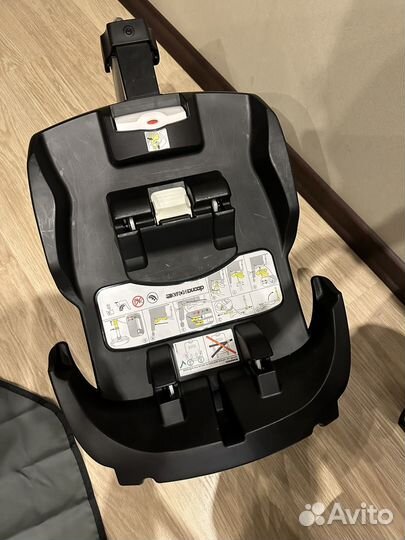 Коляска автокресло doona с базой isofix как новая
