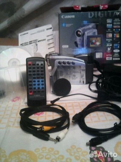 Цифровая видеокамера Canon MV750 i
