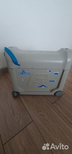 Продам детский чемодан