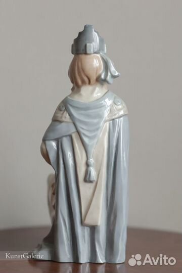 Фарфоровая статуэтка Lladro Готический король 4688