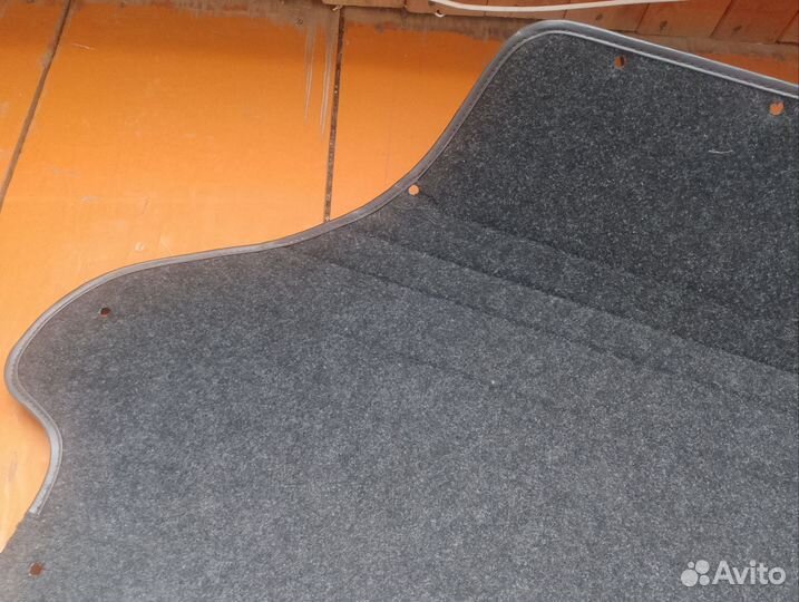 Обшивка крышки багажниа карина ат212