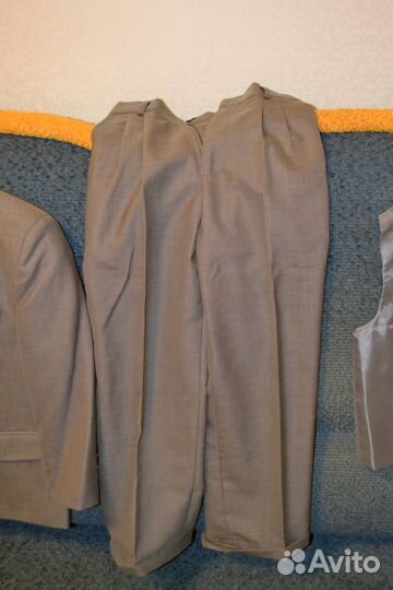 Костюм детский тройка в отличном состояние