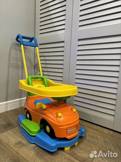 Детская машинка каталка с ручкой Chicco