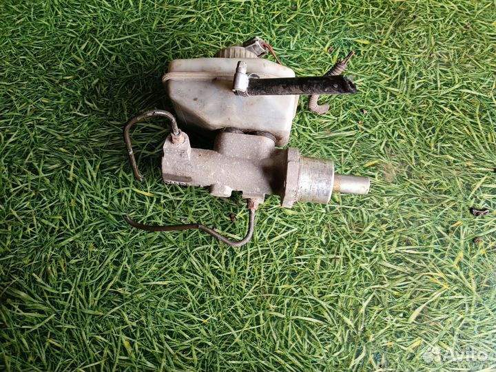 Главный тормозной цилиндр для Опель вектра б 1997г