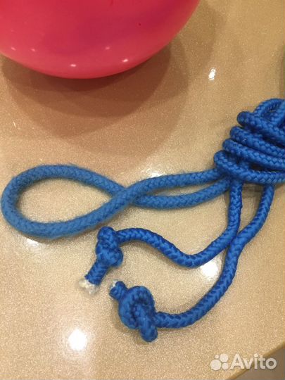 Гимнастический мяч и скакалка