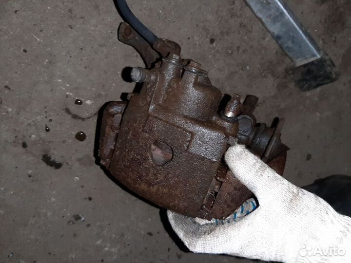 Фольваген golf 3 суппорта передний