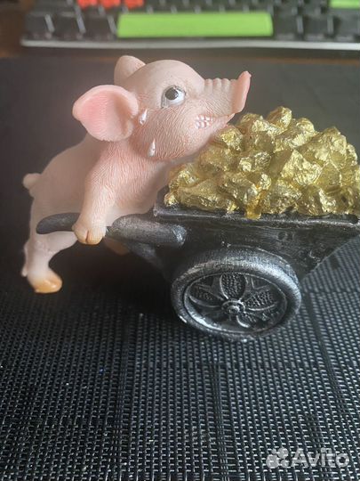 Свинка настольная