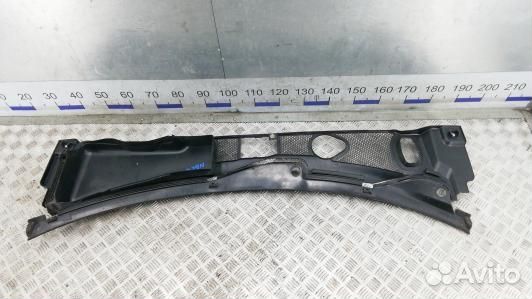 Накладка декоративная (жабо, дождевик) audi A4 B8