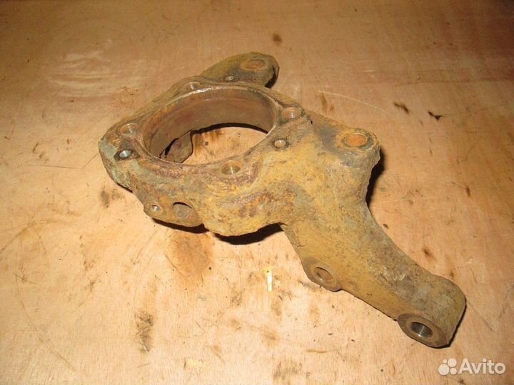 Кулак передний Hyundai Santa Fe2