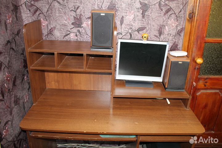 Продаётся компьютерный стол