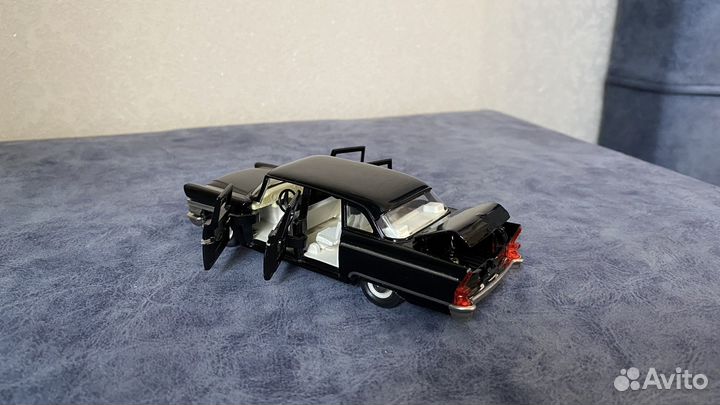 Модель автомобиля газ 13 Чайка