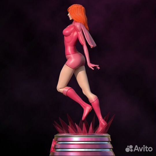 Фигурка девушки