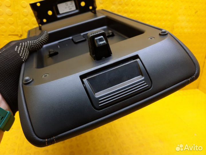 Б/У подлокотник В хорошем состоянии, оригиналnnУ