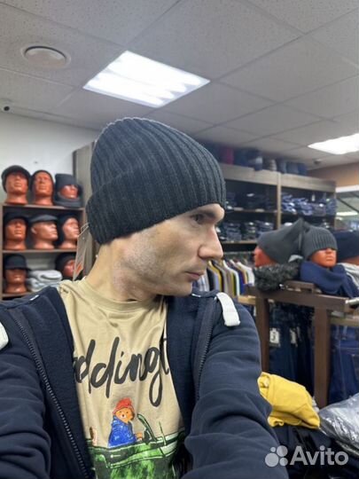 Шапка новая черная удлиненная