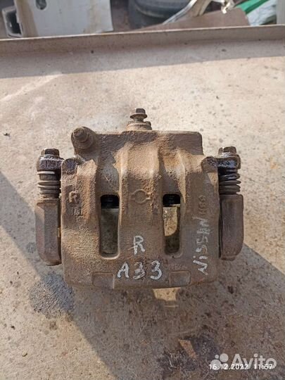 Суппорт передний правый Nissan Maxima A33