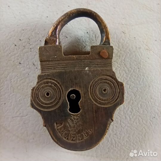 Замок бронзовый