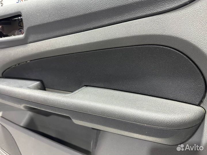 Обшивка двери Ford Focus 2
