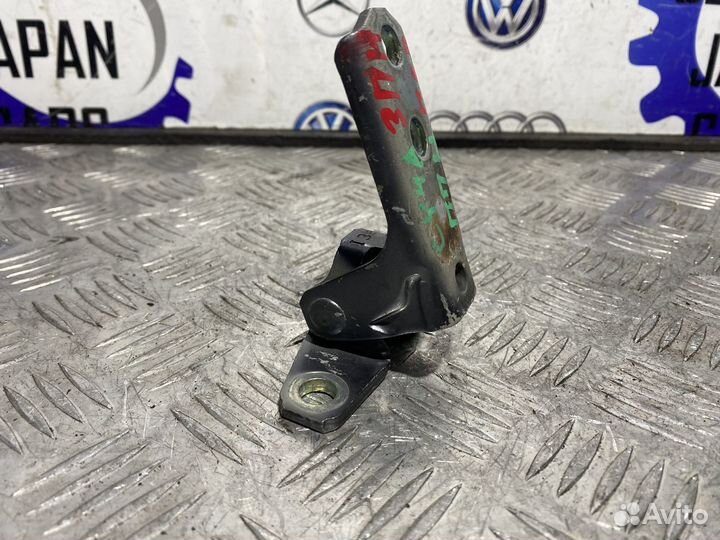 Петля двери пп Lancer 10