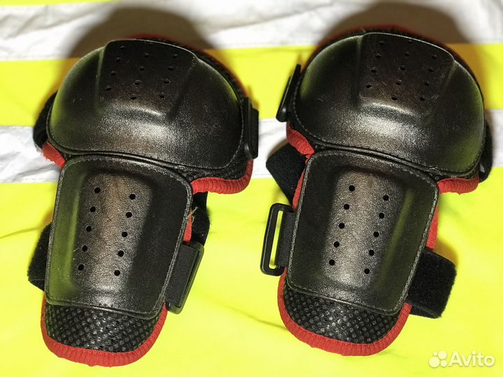 Наколенники UFO SK09074