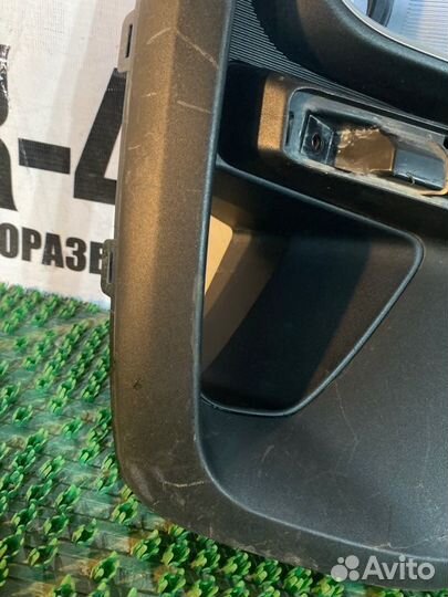 Накладка противотуманной фары передняя правая Kia