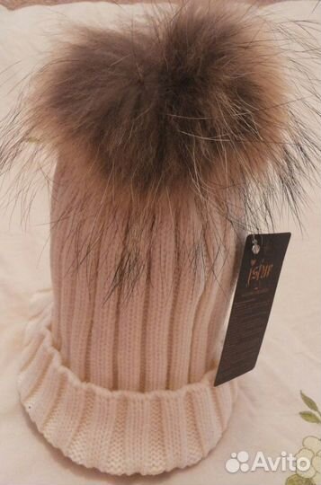 Шапка с меховым пумпоном