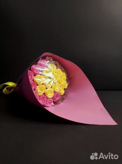 Букет - 29 Роз из Белого и Молочного Шоколада