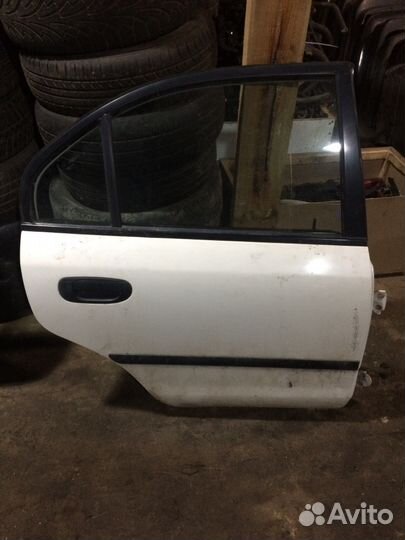 Дверь задняя правая Mitsubishi Carisma 1999