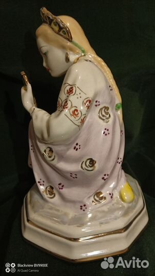 Фарфоровая статуэтка 