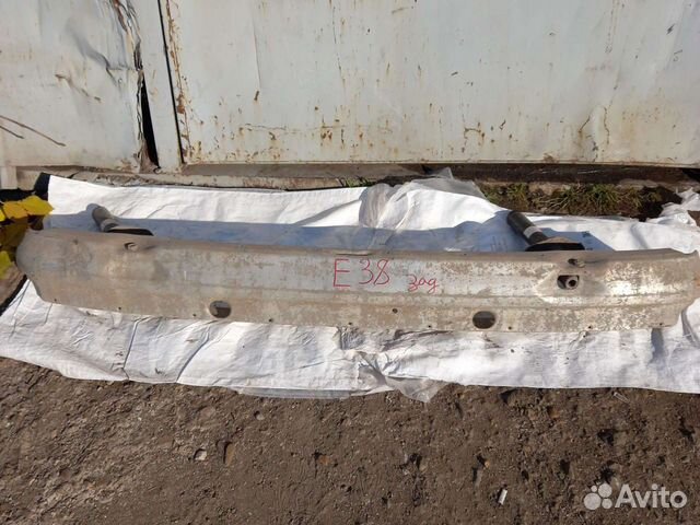 Усилитель заднего бампера BMW 7 е38