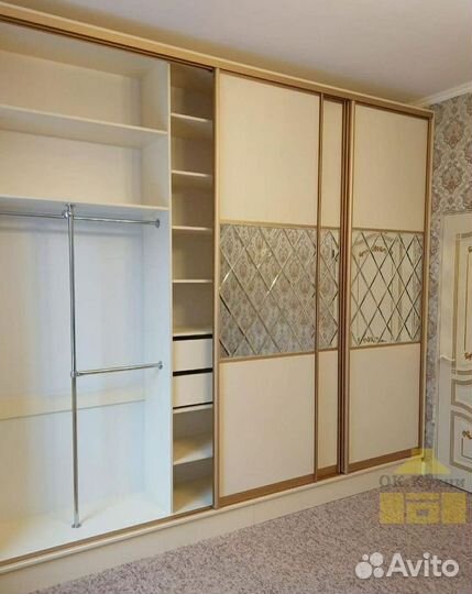 Шкаф купе с зеркалом