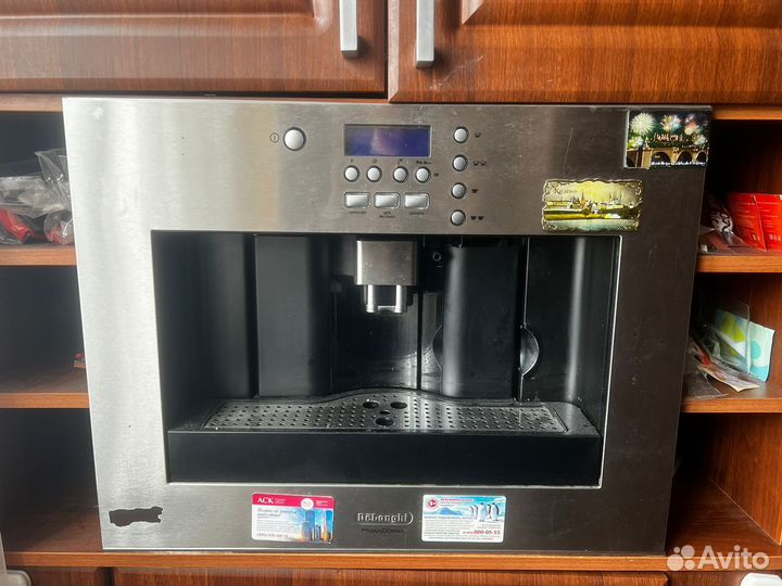Кофемашина с капучинатором. Delongi